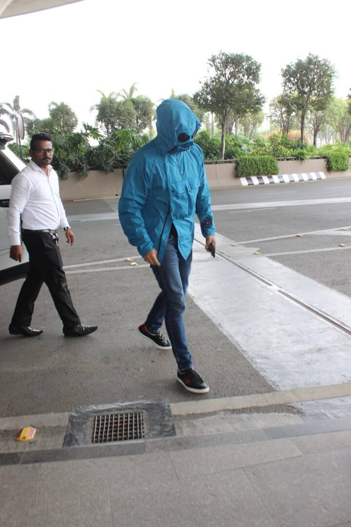 जब से राज कुंद्रा पोर्नोग्राफी केस में फंसे हैं, तभी से उन्होंने यह मास्क स्टाइल ट्रेंड शुरू किया है.