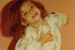 फोटो में नाचती दिख रही ये बच्ची है टीवी जगत की पॉपुलर भाभी, पहचाना क्या?