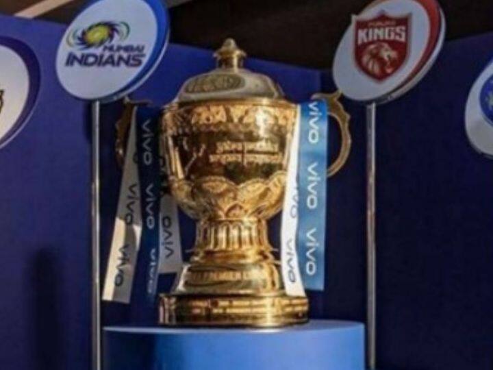 धोनीने 20 व्या षटकात सर्वाधिक चौकार आणि षटकार ठोकले असून या यादीत टॉप 5 मध्ये 4 फलंदाज भारतीय आहेत.