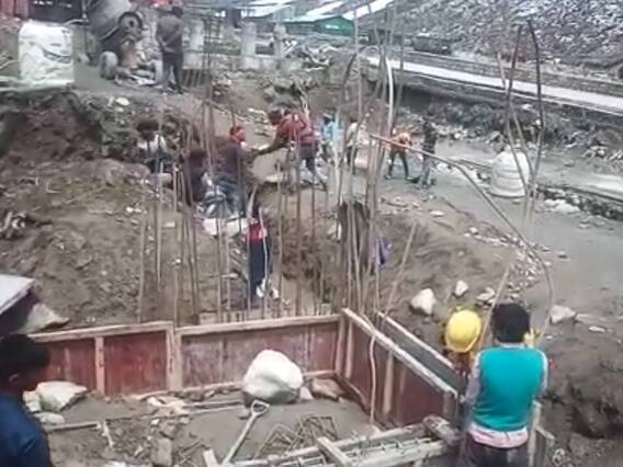 Kedarnath Yatra 2022: केदारनाथ धाम में दोबारा शुरू हुआ निर्माण कार्य, मंदाकिनी नदी का पानी शंकराचार्य समाधि स्थल तक लाने पर जोर Kedarnath Yatra 2022: केदारनाथ धाम में दोबारा शुरू हुआ निर्माण कार्य, मंदाकिनी नदी का पानी शंकराचार्य समाधि स्थल तक लाने पर जोर