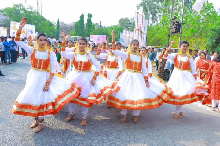 साहित्यिकांबरोबरच संगीत क्षेत्रातील दिग्गज, हास्य अभिनेते, कवी, गझलकार, कथाकथनकार यांचं सादरीकरणासह राजकीय नेत्यांच्या भाषणाकडेही लक्ष लागून आहे.