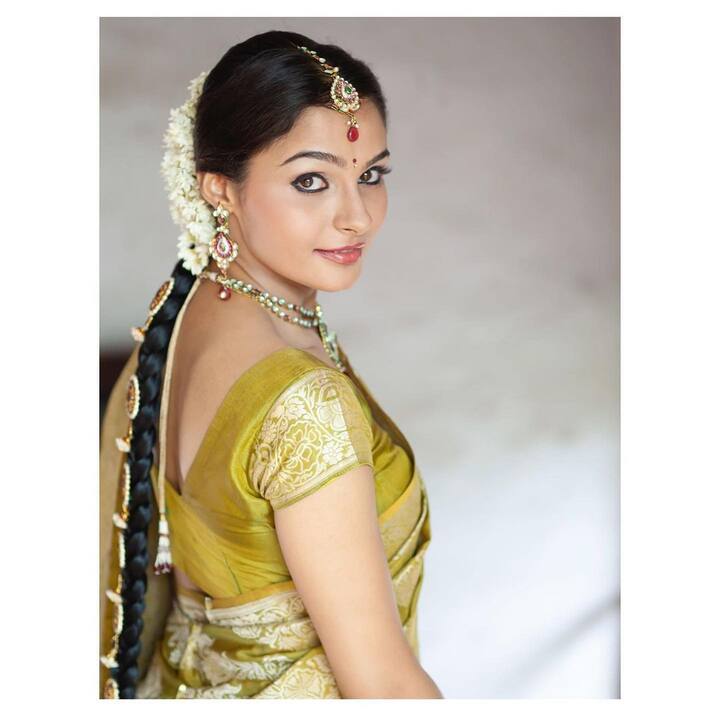 ‘పుష్ప’ తమిళ వెర్షన్‌లో ‘ఊ సొల్‌రియా మామా’ అనే పాటను పాడి ఓ ఊపు ఊపిన ఆండ్రియా ఇప్పుడు వెబ్‌ సిరీస్‌ కోసం మరో ఐటమ్‌ సాంగ్‌ను పాడింది.చెన్నైలోని ఈసీఆర్‌ కారిడార్‌ ఐటీ హబ్‌గా మారిన తర్వాత వచ్చిన పబ్‌, పాప్‌ కల్చర్‌ను నేపథ్యంగా చేసుకుని ఈ వెబ్‌ సిరీస్‌ను తెరకెక్కించారు. ఇందులోని ఓ ఐటమ్‌ సాంగ్‌ను ఆండ్రియాతో పాడించారు.