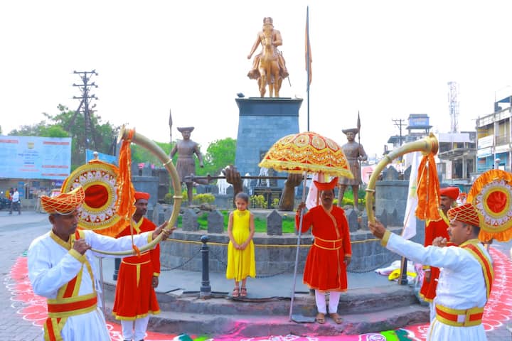 या निमित्ताने उदगीरमध्ये तीन दिवस साहित्यिकांचा मेळा भरणार आहे.