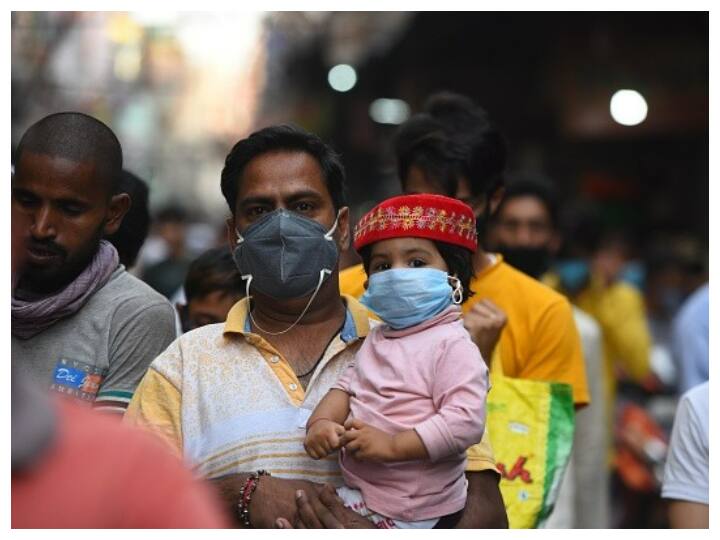 Delhi Govt Makes Masks Mandatory In Public Places, Those In Private Cars Exempted Delhi Govt Makes Masks Mandatory In Public Places, Those In Private Cars Exempted