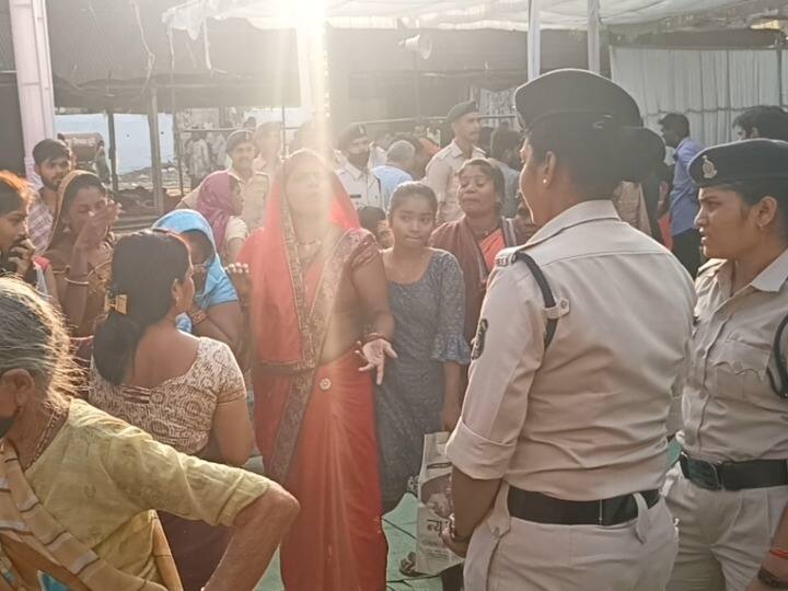 Durg News: सीएम बघेल की सभा में पहुंचीं छह महिलाओं के गले से मंगलसूत्र गायब, पुलिस पर लगाया ये आरोप