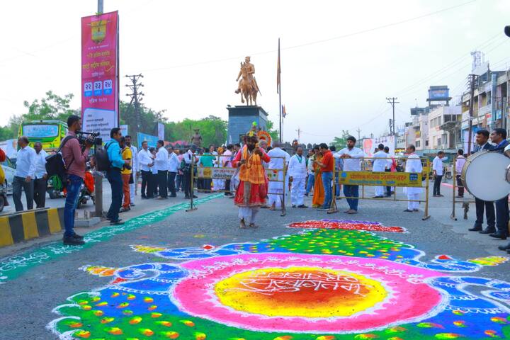 उदगीर हे कर्नाटक आणि तेलंगणाच्या सीमेवर असल्यामुळे या भागातील निमंत्रीत कवींचे काव्यवाचन होणार आहे.