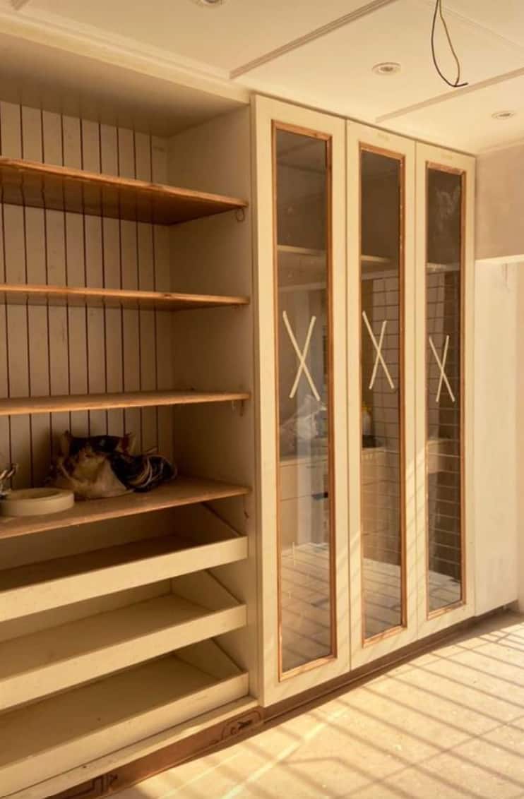 देखें श्रद्धा आर्या के वॉक इन वॉर्डरोब की एक झलक, इस रूम से सज संवर कर बाहर निकलती हैं एक्ट्रेस