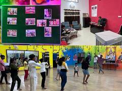 Surajpur News: जिस बिल्डिंग में आवारा जानवर घुसना पसंद नहीं करते थे, अब वहां संगीत-कला का लगता है स्कूल