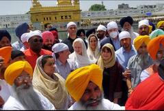 Punjab News: ਚਾਰ ਸੈਨੇਟਰਾਂ ਸਮੇਤ ਅਮਰੀਕੀ ਵਫ਼ਦ ਨੇ ਸ੍ਰੀ ਦਰਬਾਰ ਸਾਹਿਬ ਵਿਖੇ ਟੇਕਿਆ ਮੱਥਾ, ਕੈਬਨਿਟ ਮੰਤਰੀ ਹਰਜੋਤ ਬੈਂਸ ਵੀ ਰਹੇ ਮੌਜੂਦ