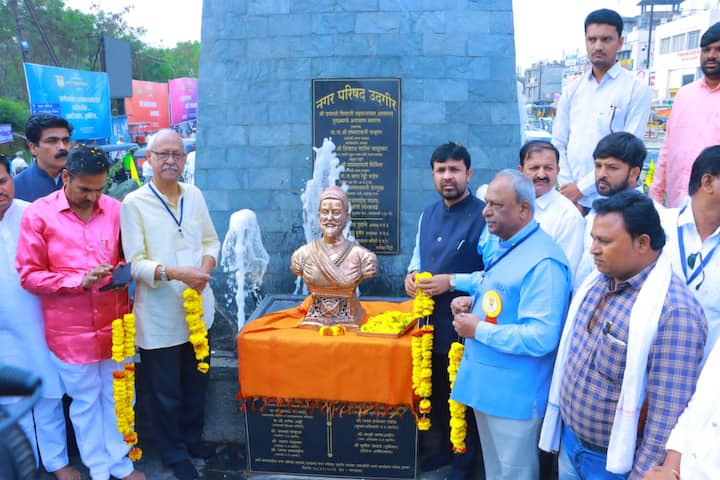 तीन दिवस चालणाऱ्या या साहित्य संमेलनात भरगच्च कार्यक्रमांची रेलचेल आहे.
