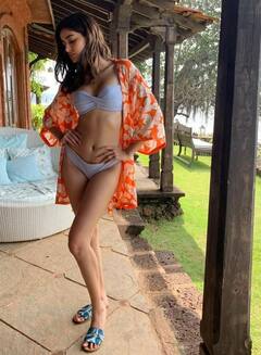 અનન્યા પાંડેનો બિકિનીમાં જોવા મળ્યો હોટ અંદાજ, જુઓ બોલ્ડ તસવીરો