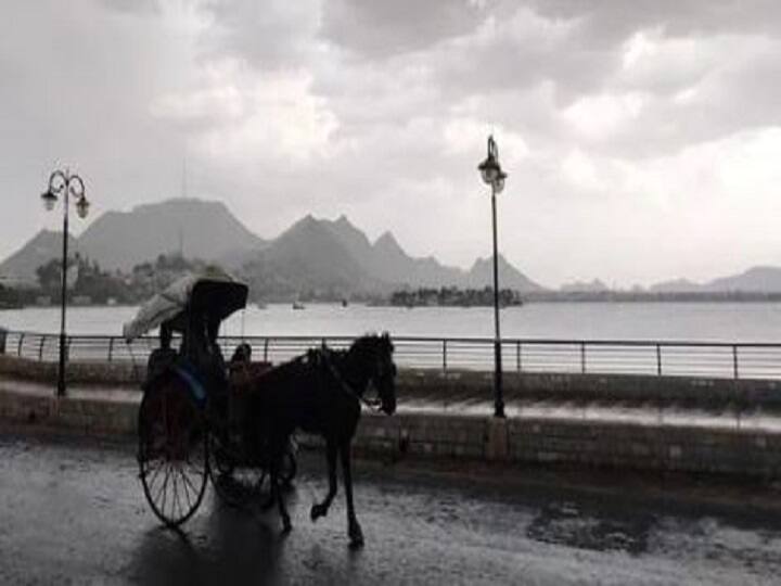 Rajasthan Weather Forecast Today 22 April IMD Heatwave Rains Alerts in Jaipur Jodhpur Udaipur Kota Barmer News Rajasthan Weather Forecast: राजस्थान में आज कहीं मौसम रहेगा साफ तो कहीं छाए रहेंगे बादल, जानें- कहां हो सकती है बारिश