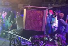 ਗਰਮੀਆਂ 'ਚ ਵਧਦੇ ਤਾਪਮਾਨ 'ਚ ਕੂਲਰ ਨਾਲ ਲੈ ਕੇ ਨਿਕਲੀ ਬਰਾਤ, ਠੰਢੀ ਹਵਾ 'ਚ ਖ਼ੂਬ ਨੱਚੇ ਬਾਰਾਤੀ