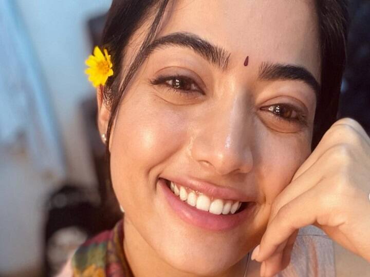 கண் விரிய சிரிக்கும் மஞ்சள் வண்ண பூ!