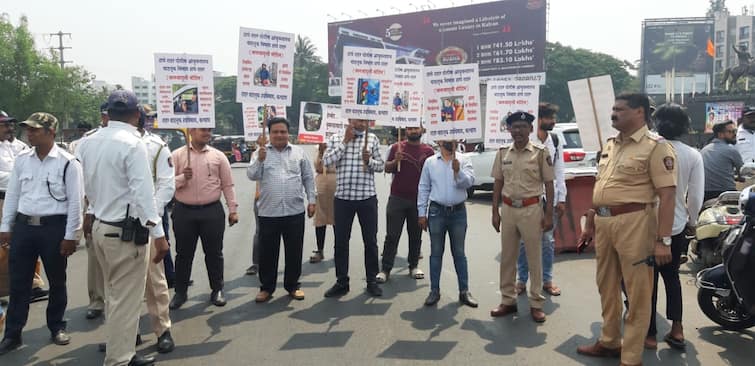 Drivers who break traffic rules gets punishment of raising awareness about the rules, initiative of Kalyan Police वाहतुकीचे नियम मोडणाऱ्यांनाच नियमांबाबत जनजागृती करण्याची शिक्षा, कल्याण पोलिसांचा उपक्रम