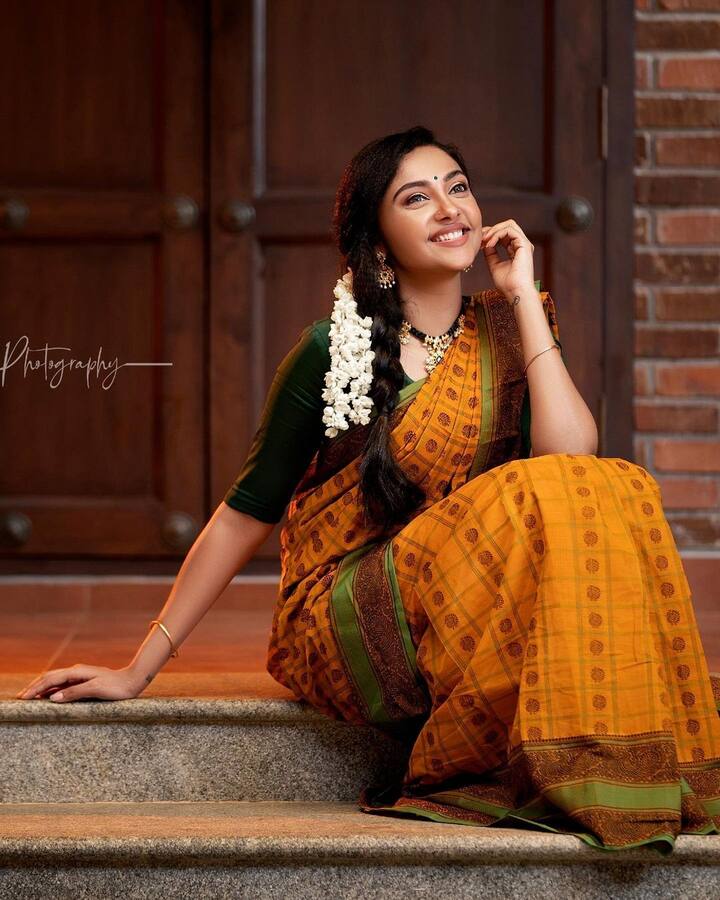 உன்னோடு நானும் வாழ உன்னோடு நானும் சாக உன் மடி சாயவா உன் மடி சாயவா
