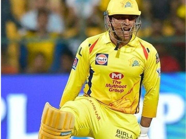 धोनीने 20 व्या षटकात 99 वेळा चेंडू सीमारेषेबाहेर पाठवला आहे. यात त्याने 51 षटकार आणि 48 चौकार लगावले आहेत. तर