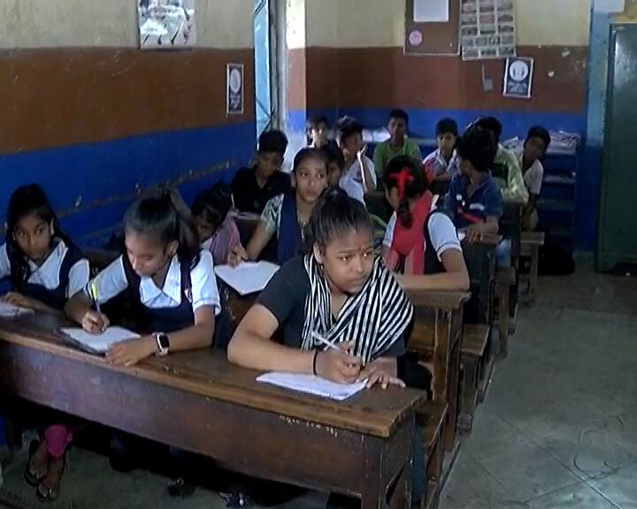 LIVE Updates: ભાવનગરની એક સ્કૂલમાંથી ખાલી 21 પ્રશ્નપત્રો ચોરાયા ને હજારો વિદ્યાર્થીઓ ધંધે લાગી ગયા Live Updates: Bhavnagar: The standard seven science and social science paper has been canceled LIVE Updates: ભાવનગરની એક સ્કૂલમાંથી ખાલી 21 પ્રશ્નપત્રો ચોરાયા ને હજારો વિદ્યાર્થીઓ ધંધે લાગી ગયા