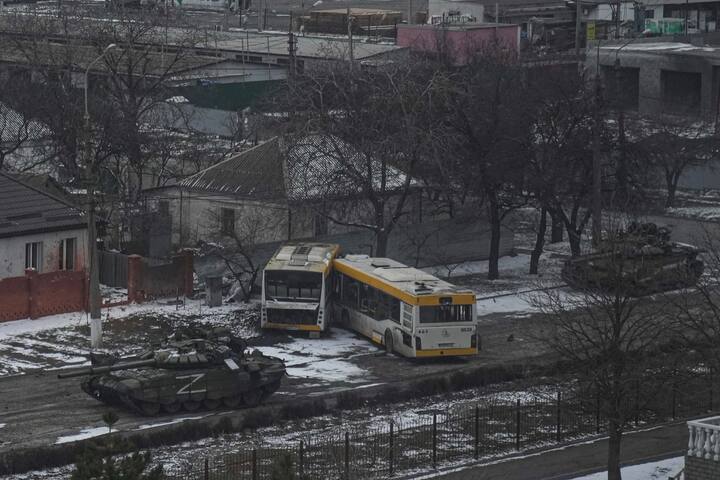 Russia-Ukraine War 1 lakh people still trapped in Mariupol, Mayor appeals for complete evacuation of citizens Russia-Ukraine War: मारियुपोल में अब भी फंसे हैं 1 लाख लोग, मेयर की अपील- आबादी की ‘पूर्ण निकासी’ हो