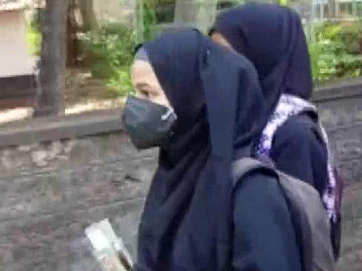 Karnataka Mangaluru college suspends 24 girls for wearing hijab Karnataka Hjjab Row: मंगलुरू के कॉलेज में हिजाब पहनने पर 24 लड़कियां हुईं सस्पेंड
