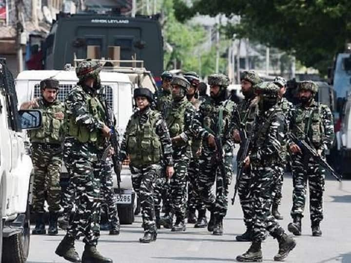 Two terrorists killed in Anantnag arms and ammunition recovered operation continue Jammu Kashmir Encounter: अनंतनाग में सुरक्षाबलों ने दो आतंकियों को किया ढेर, ऑपरेशन जारी
