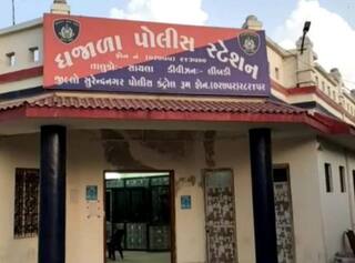 Surendranagar : ડાયરામાં આવેલા લૂંટના આરોપીને પકડવા પોલીસ પહોંચી તો મામલો બિચક્યો, પોલીસ સાથે મારામારી
