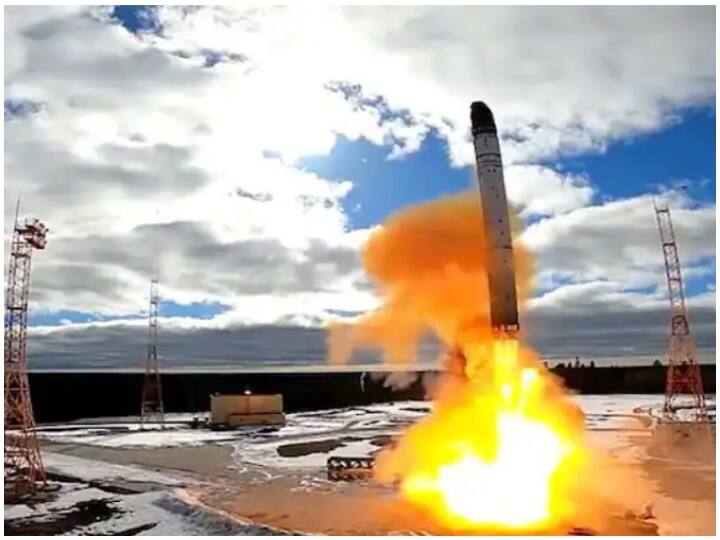 Explained: What is Russia's new nuclear missile 'Sarmat ICBM', know everything about Samrat with 15 atomic bombs Explained: क्या है रूस की नई परमाणु मिसाइल 'Sarmat ICBM', जानिये 15 एटम बम वाली सरमत के बारे में सबकुछ