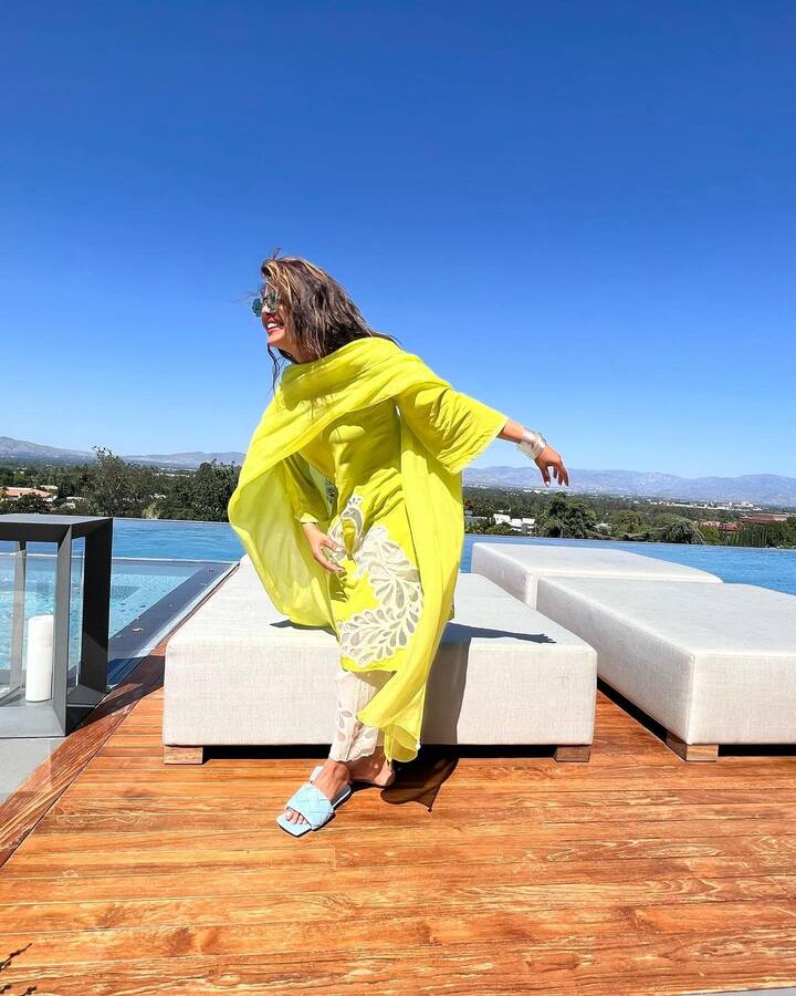 सरोगेसीद्वारे प्रियांका आणि निकने त्यांच्या बाळाला जन्म दिला आहे. बाळाच्या जन्मापासून आतापर्यंत प्रियांका आणि निकने बाळाची कोणतीही माहिती शेअर केलेली नाही.(photo:priyankachopra/ig)