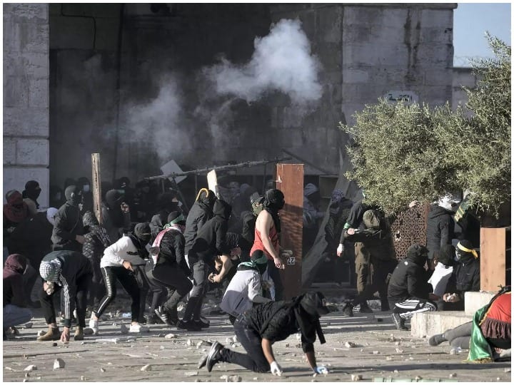 यरुशलम में इजरायली पुलिस के साथ फिलीस्तीनियों की झड़प में 31 घायल