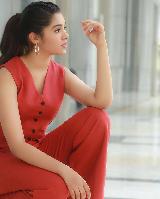 దీంతో ఈ టీనేజ్ బ్యూటీకి వరుస అవకాశాలు వస్తున్నాయి.(Photo Courtesy: Krithi Shetty Instagram)