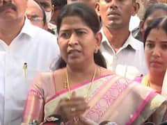 Vijayawada News : విజయవాడ అత్యాచార బాధితురాలిని పరామర్శించిన మంత్రులు, రూ.10 లక్షల చెక్ అందజేత