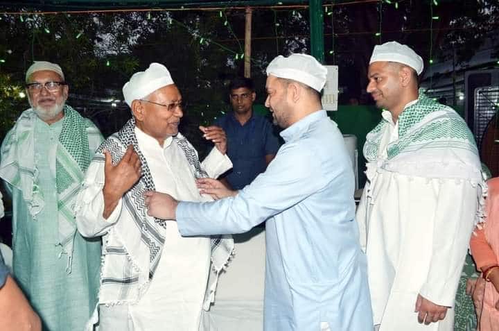 CM Nitish Kumar attended RJD's Iftar party at Rabdi Devi's house RJD Dawat-e-Iftar in Bihar:  પગપાળા ચાલીને જ રાબડીદેવીના ઘરે પહોંચ્યા સીએમ નીતિશ કુમાર, જુના સાથીઓએ કર્યું સ્વાગત