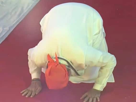 નવી દિલ્હીના લાલ કિલ્લા ખાતે શ્રી ગુરુ તેગ બહાદુરજીના 400મા પ્રકાશ પર્વના અવસરે આ કાર્યક્રમનું આયોજન કરવામાં આવ્યું છે. આ સમારોહમાં રાષ્ટ્રને સંબોધતા વડાપ્રધાન નરેન્દ્ર મોદીએ કહ્યું હતું કે ગુરુ તેગ બહાદુર સાહેબના 400મા પ્રકાશ પર્વને સમર્પિત આ ભવ્ય કાર્યક્રમમાં હું તમને બધાનું હૃદયપૂર્વક સ્વાગત કરું છું.