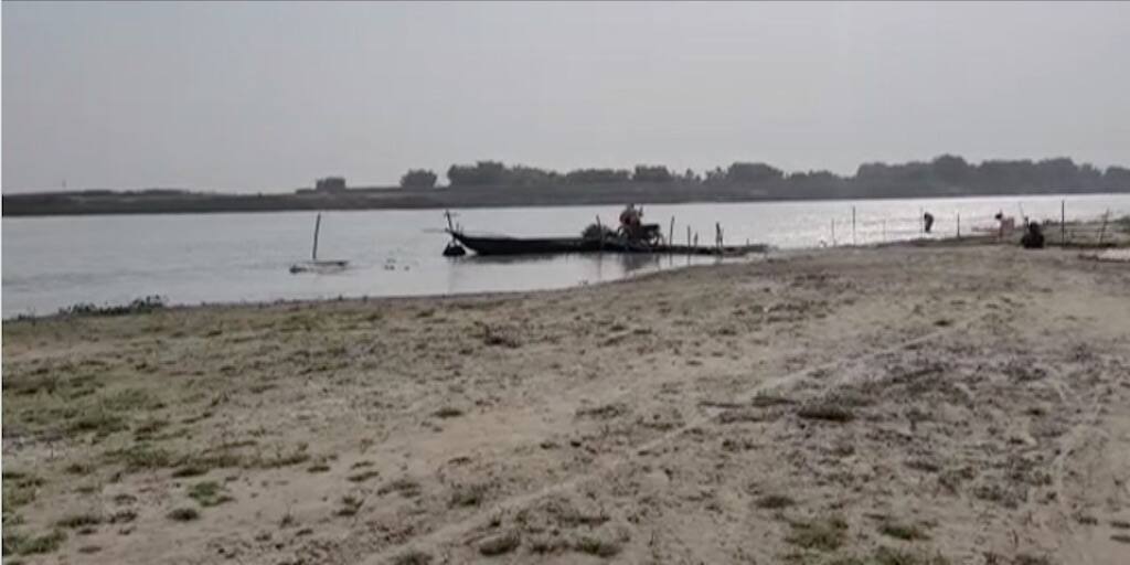 Malda News: land mafia allegation at harishchandrapur near Bihar border, know in details Malda News: বন্যা কবলিত এলাকায় মাটি মাফিয়াদের দৌরাত্ম্যের অভিযোগ, শুরু রাজনৈতিক তরজা