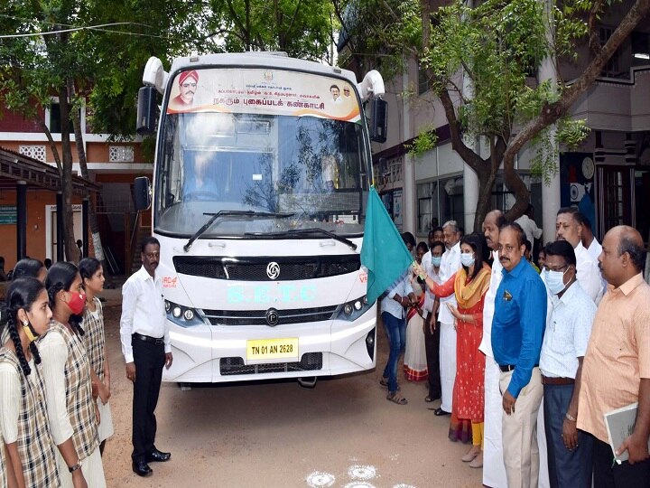 அரசு பேருந்தில் வ.உ.சிதம்பரனாரின் வாழ்க்கை வரலாறு குறித்த நகரும் புகைப்படக் கண்காட்சி!