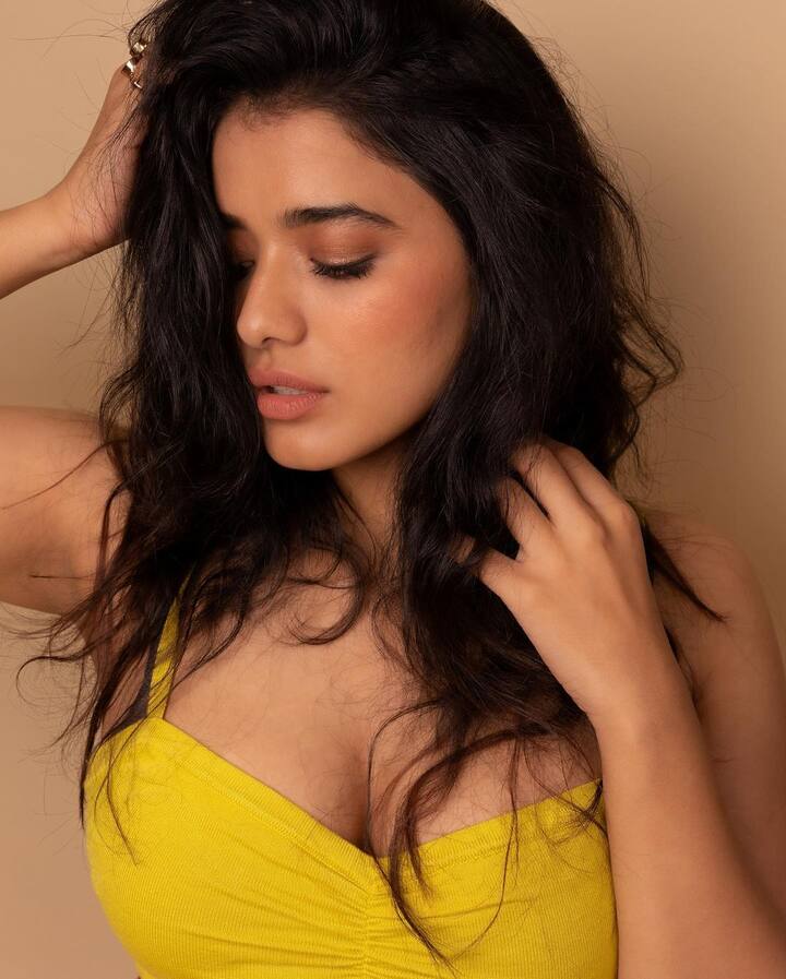 మత్తెక్కించే కేతికా శర్మ ఫోటోలు  -Image credit: KethikaSharma/Instagram