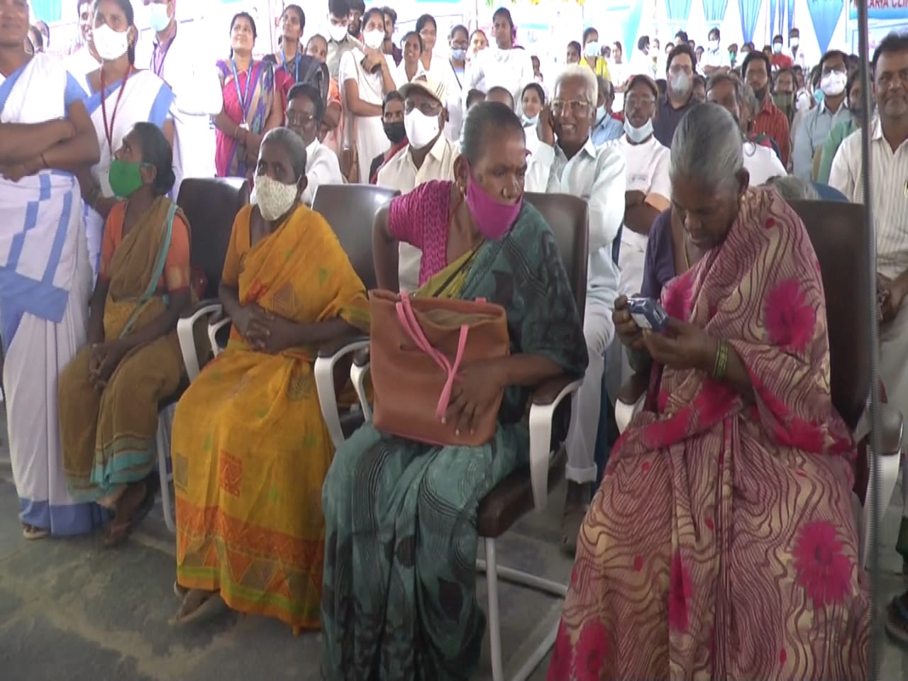 Tirupati Medical Camp :  ఒక్క రోగీ హాజరుకానీ భారీ హెల్త్ క్యాంప్ - కానీ డిప్యూటీ సీఎం,ఎంపీలు, ఎమ్మెల్యేలు ప్రారంభించారండోయ్ !