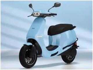 Ola Scooter Fire: অগ্নিকাণ্ডের জের, প্রায় দেড় হাজার ই-স্কুটার ফেরত নিচ্ছে ওলা