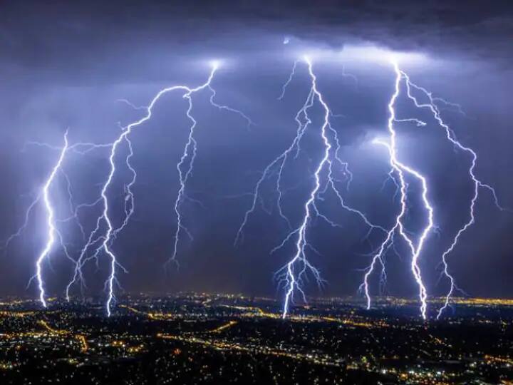 Bihar Weather Today: अररिया, पूर्णिया समेत बिहार के इन 7 जिलों के लोग रहें अलर्ट, आज वज्रपात के साथ बारिश की संभावना Bihar Weather Today: Possibility of rain with thunderstorms in 7 districts of Bihar including Araria, Purnia, Kishanganj, Katihar ann Bihar Weather Today: अररिया, पूर्णिया समेत बिहार के इन 7 जिलों के लोग रहें अलर्ट, आज वज्रपात के साथ बारिश की संभावना