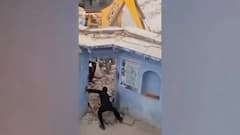 Rajasthan: अलवर में मंदिर पर बुलडोजर को लेकर गरमाई सियासत, Amit Malviya ने गहलोत सरकार पर बोला हमला