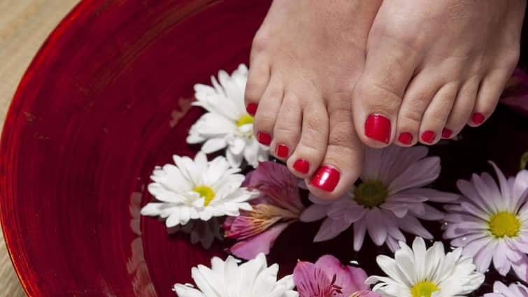 Seven tried-and-tested tips to cure smelly feet in summer, know in details Health Tips: পায়ে দুর্গন্ধের সমস্যা? রইল দূর করার ঘরোয়া উপায়