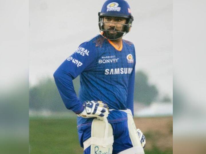 तिसऱ्या स्थानावर भारतीय कर्णधार रोहित शर्मा असून त्याने 23 षटकार आणि 18 चौकार ठोकले आहेत.