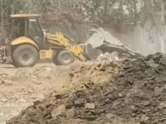 Muzaffarnagar: मुजफ्फरनगर में गरजा प्रशासन का बुलडोजर, करोड़ों की जमीन पर बसाई गई अवैध कॉलोनी को किया धवस्त