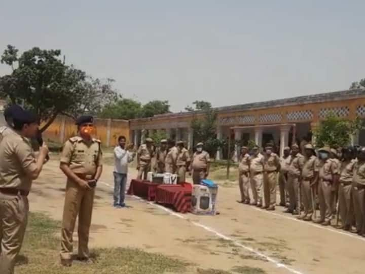 Kairana police station Kandhla Jhinjhana Uttar Pradesh In view of festivals police force rehearsed riot drill ANN Kairana: त्योहारों को देखते हुए यूपी पुलिस अलर्ट मोड में, दंगा ड्रिल रिहर्सल में सिखाए गए दंगाइयों से निपटने के ये तरीके, SSP ने दी जानकारी