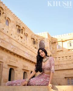 PHOTO: अभिनेत्री जान्हवी कपूरचा 'नवराई' लूक, देतेय Bride Goals