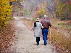 Walking After Meals : खाने के बाद टहलने से शरीर को मिलते हैं ढेरों फायदे