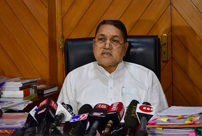 Hanuman Chalisa Row: Claim Of Attack On MP Navneet Ranas Amravati House False, Says HM Dilip Walse Patil Hanuman Chalisa Row: Claim Of Attack On MP Navneet Ranas Amravati House False, Says HM Dilip Walse Patil