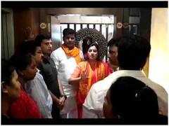 Hanuman Chalisa Controversy: घर के बाहर शिवसैनिकों के उत्पात के बाद नवनीत का उद्धव ठाकरे पर हमला, कहा- 'सीएम हालात खराब करने में मास्टरमाइंड'