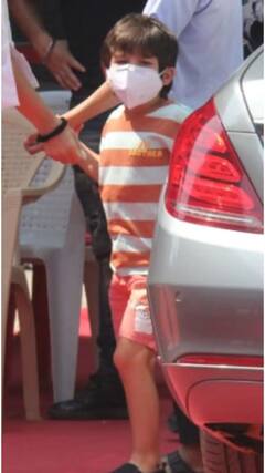 ਕਰੀਨਾ ਖ਼ਾਨ ਕੇ ਲਾਡਲੇ Taimur Ali Khan ਨੇ ਪੈਪਰਾਜੀ ਨਾਲ ਕੀਤੀ ਅਜਿਹੀ ਹਰਕੱਤ ਕਿ ਫੈਨਸ ਨੇ ਲਾ ਦਿੱਤੀ ਕਲਾਸ