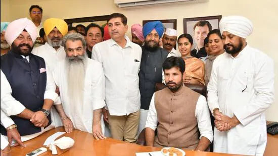 ਪੰਜਾਬ ਕਾਂਗਰਸ ਦੇ ਨਵੇਂ ਪ੍ਰਧਾਨ ਰਾਜਾ ਵੜਿੰਗ ਨੂੰ ਤਾਜਪੋਸ਼ੀ ਪਈ ਮਹਿੰਗੀ, ਚੰਡੀਗੜ੍ਹ ਨਿਗਮ ਨੇ ਠੋਕਿਆ 29 ਹਜ਼ਾਰ ਦਾ ਜੁਰਮਾਨਾ! ਜਾਣੋ ਵਜ੍ਹਾ